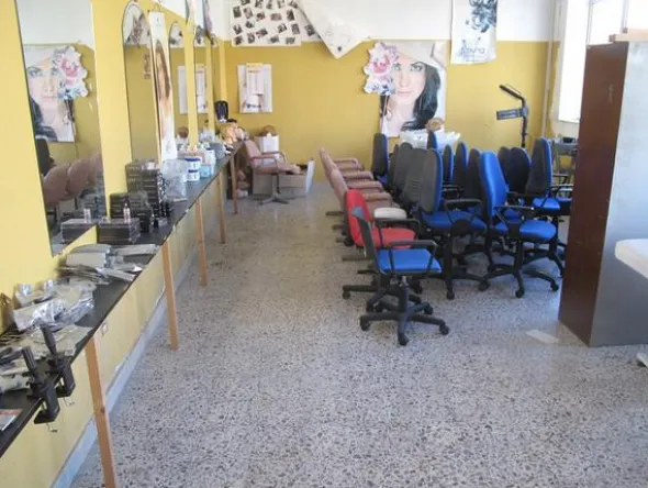11#2503 Stock di arredi ed attrezzature per estetista
