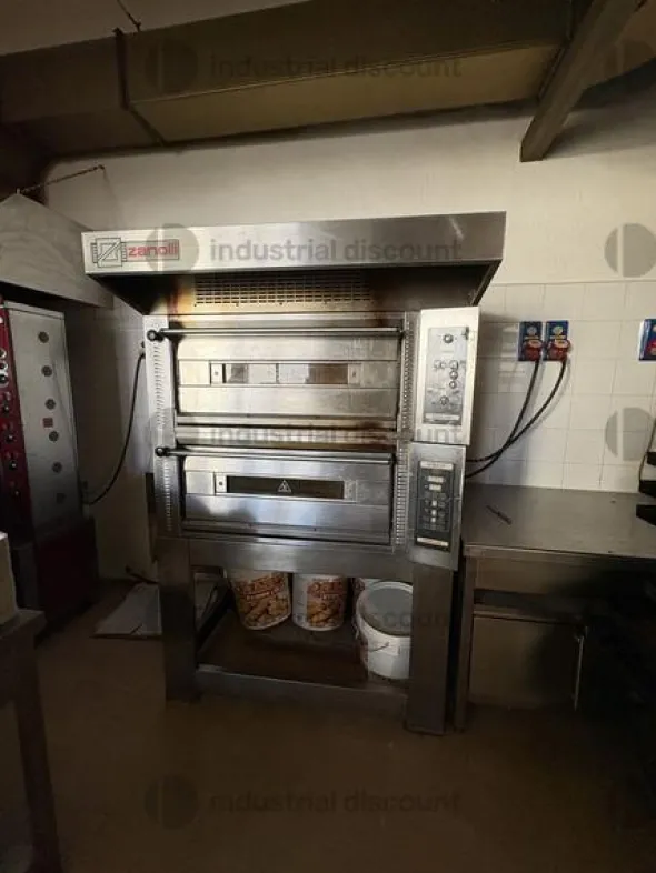 2#10098 Stock di attrezzature e arredi per panificio