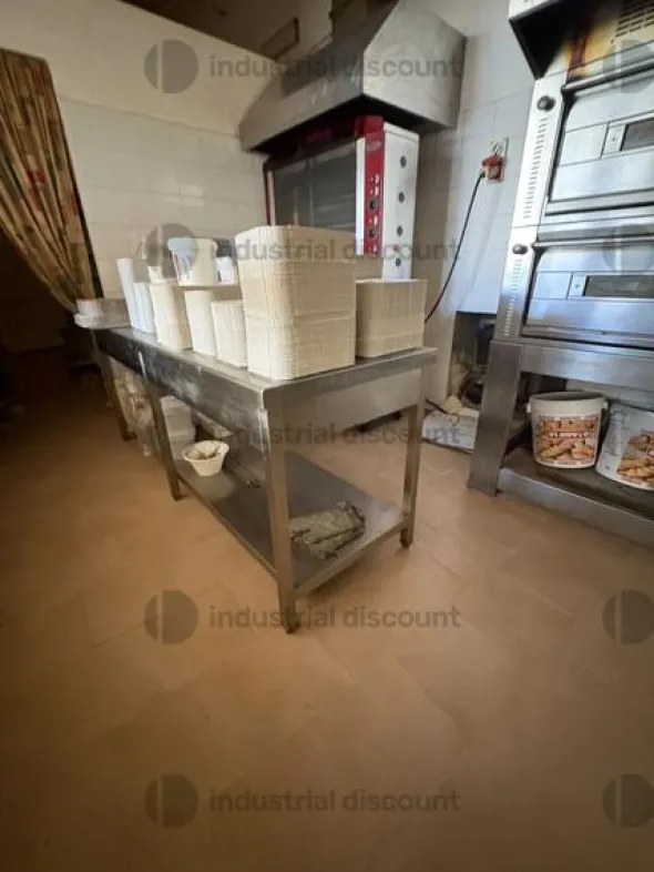 2#10098 Stock di attrezzature e arredi per panificio