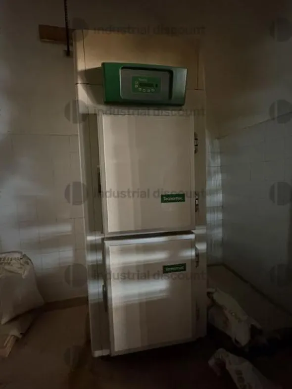 2#10098 Stock di attrezzature e arredi per panificio