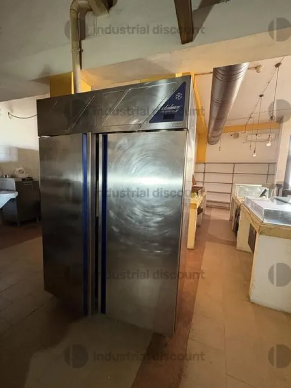2#10098 Stock di attrezzature e arredi per panificio