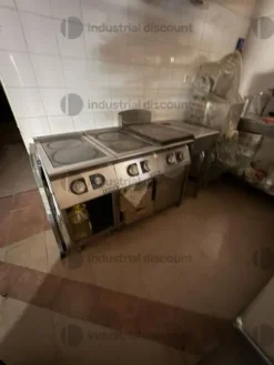 2#10098 Stock di attrezzature e arredi per panificio
