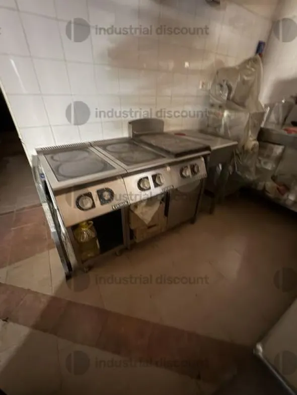 2#10098 Stock di attrezzature e arredi per panificio