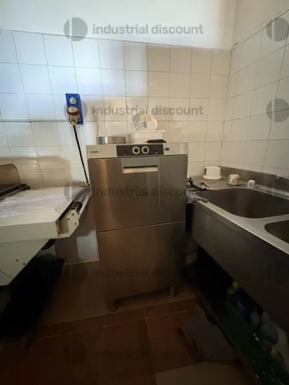 2#10098 Stock di attrezzature e arredi per panificio