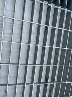Stock grigliato e chiusini in acciaio zincato
