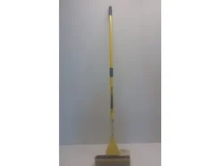 Stock prodotti e attrezzature per la pulizia