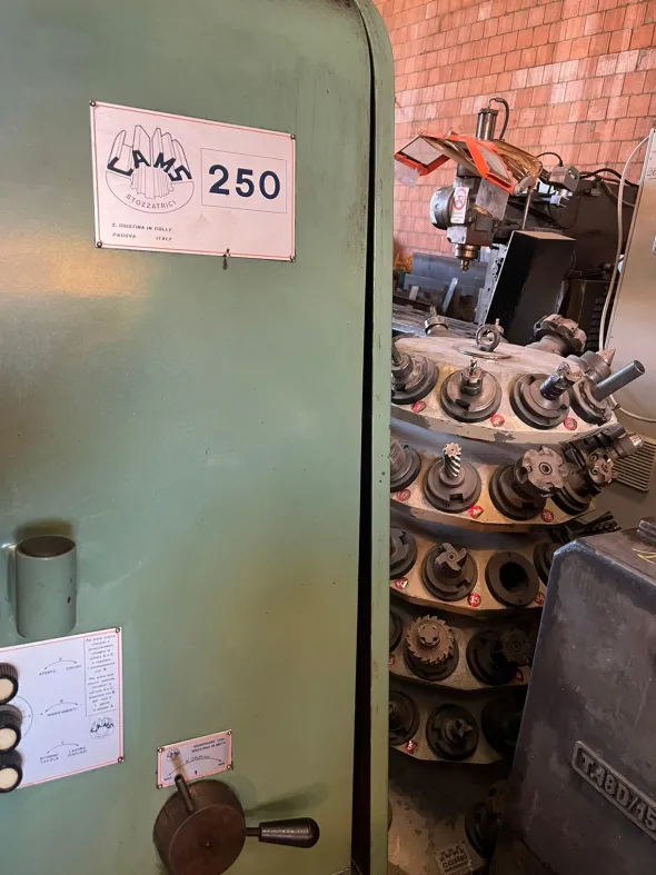 Stozzatrice Cams 250 usata