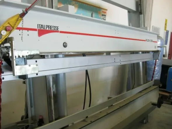 STRETTOIO PER SERRAMENTI FALCON 2000