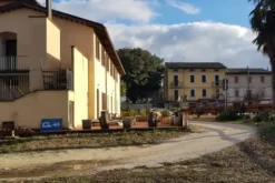#21754 Struttura alberghiera con ampia corte e parcheggi