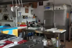 #21754 Struttura alberghiera con ampia corte e parcheggi
