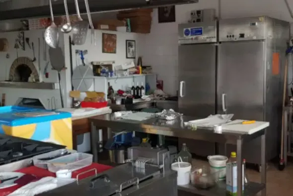 #21754 Struttura alberghiera con ampia corte e parcheggi