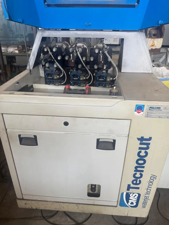 Taglio a getto d'acqua Tecnocut usato