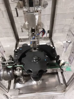 TAPPATORE PER LIQUORI O ACETO