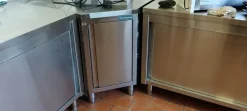 Tavoli armadiati in accaio inox ()