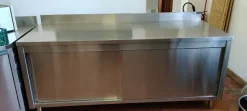 Tavoli armadiati in accaio inox ()