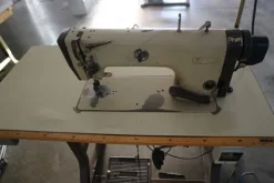 3#7095 Tavoli aspirazione e macchine da cucire