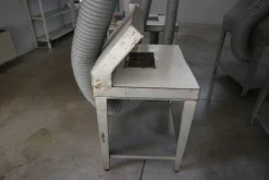 3#7095 Tavoli aspirazione e macchine da cucire