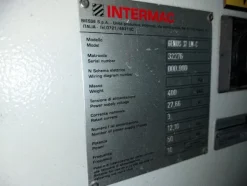 6#7592 Tavolo da taglio Intermac e lampada Biesse