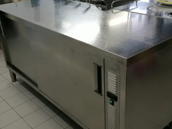 Tavolo scaldavivande