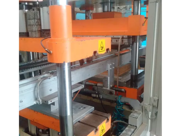 TERMOFORMATRICE CBM MOD. VPK-C76 ELETTRONICA ANNO 2009