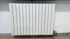 Termosifoni bianchi piatti estetica compatta