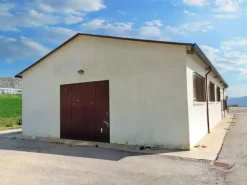 #19821 Terreni agricoli con capannoni e serre