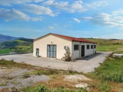 #19821 Terreni agricoli con capannoni e serre