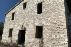#19968 Terreni agricoli con casa colonica e annesso da ristrutturare