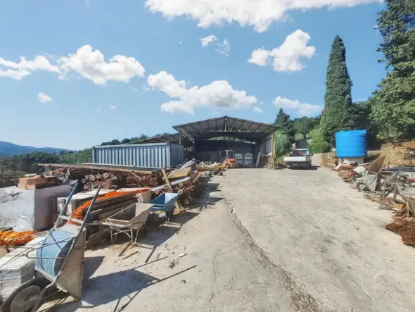 #24300 Terreni agricoli di 1490 mq con tettoie