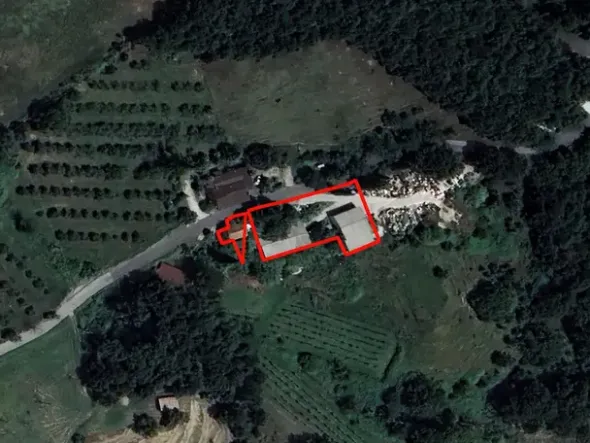 #24300 Terreni agricoli di 1490 mq con tettoie
