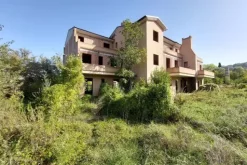 #19090 Terreno con fabbricato in corso di costruzione