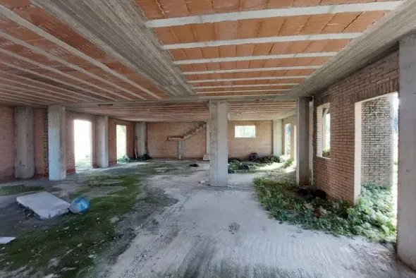 #19090 Terreno con fabbricato in corso di costruzione