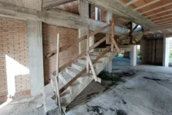 #19090 Terreno con fabbricato in corso di costruzione