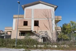 #19090 Terreno con fabbricato in corso di costruzione