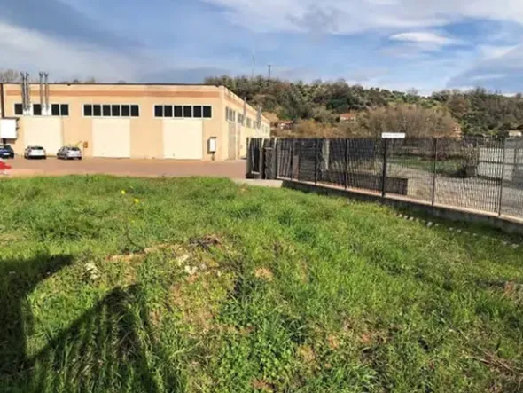 #24136 Terreno di 1.762 mq con fabbricato