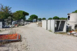 #22064 Terreno edificabile con magazzino