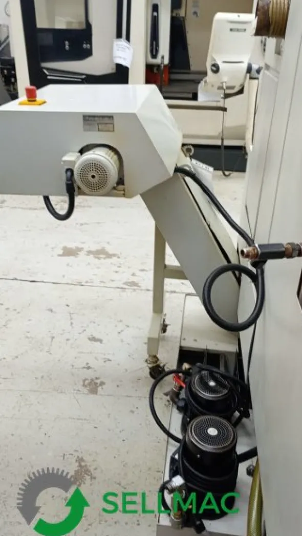 TORNIO CNC COMPLETO DI CARICATORE DI BARRE CORTO