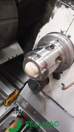 TORNIO CNC COMPLETO DI CARICATORE DI BARRE CORTO