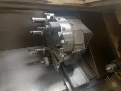 Tornio OKUMA LB 300M d.p. 1000