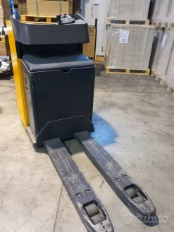 Transpallet uomo a bordo Jungheinrich ESE 120
