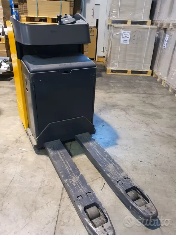 Transpallet uomo a bordo Jungheinrich ESE 120