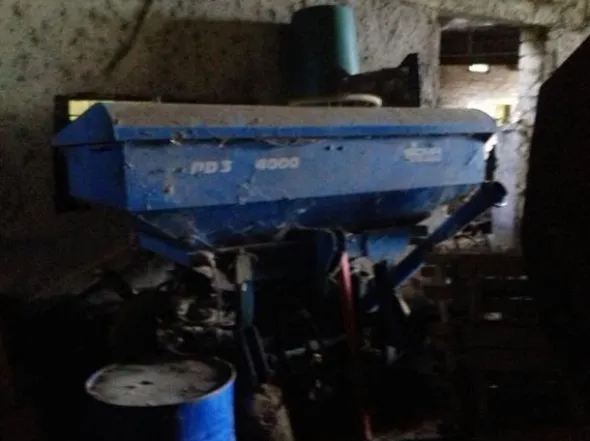 1#3268 Trattore agricoloseminatrice ed erpice