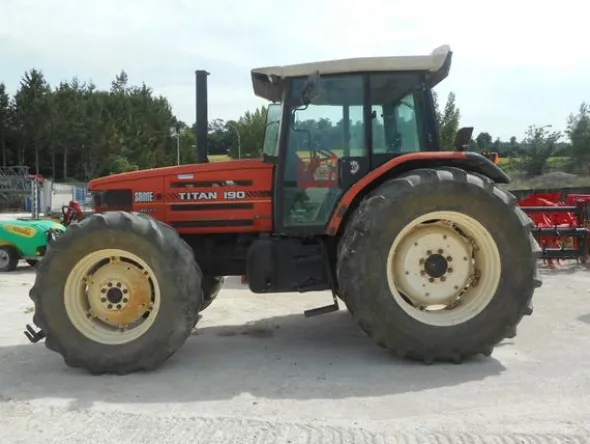 1#3268 Trattore agricoloseminatrice ed erpice