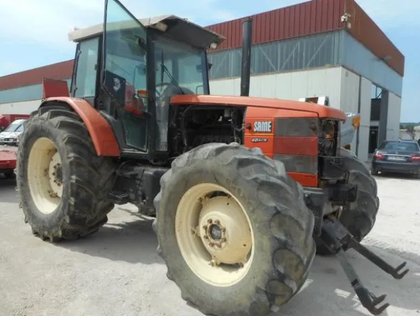 1#3268 Trattore agricoloseminatrice ed erpice