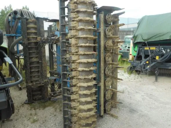 1#3268 Trattore agricoloseminatrice ed erpice