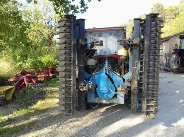1#3268 Trattore agricoloseminatrice ed erpice