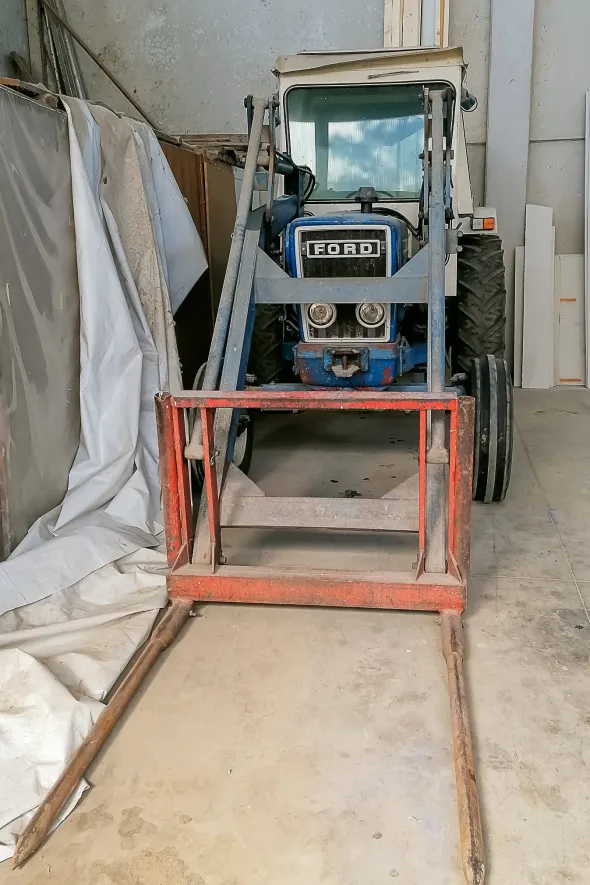 Trattore Ford 6600 con forcone frontale