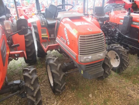 38#7078 Trattore Kubota e aratro Del Morino