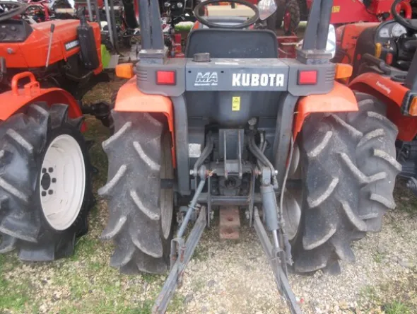 38#7078 Trattore Kubota e aratro Del Morino
