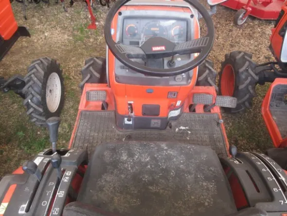 38#7078 Trattore Kubota e aratro Del Morino